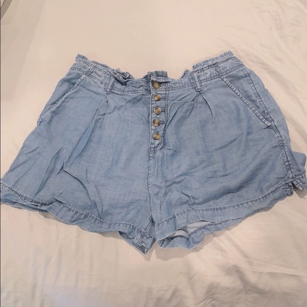 High waisted pleated shorts